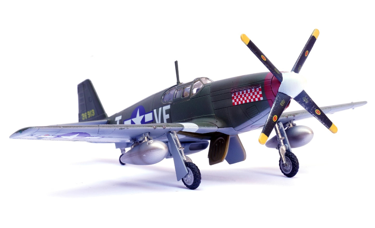 P-51B Mustang II Fighter, Capt. D Gentile, 336th FS, 4th FG LEGION 1:72 14606LA