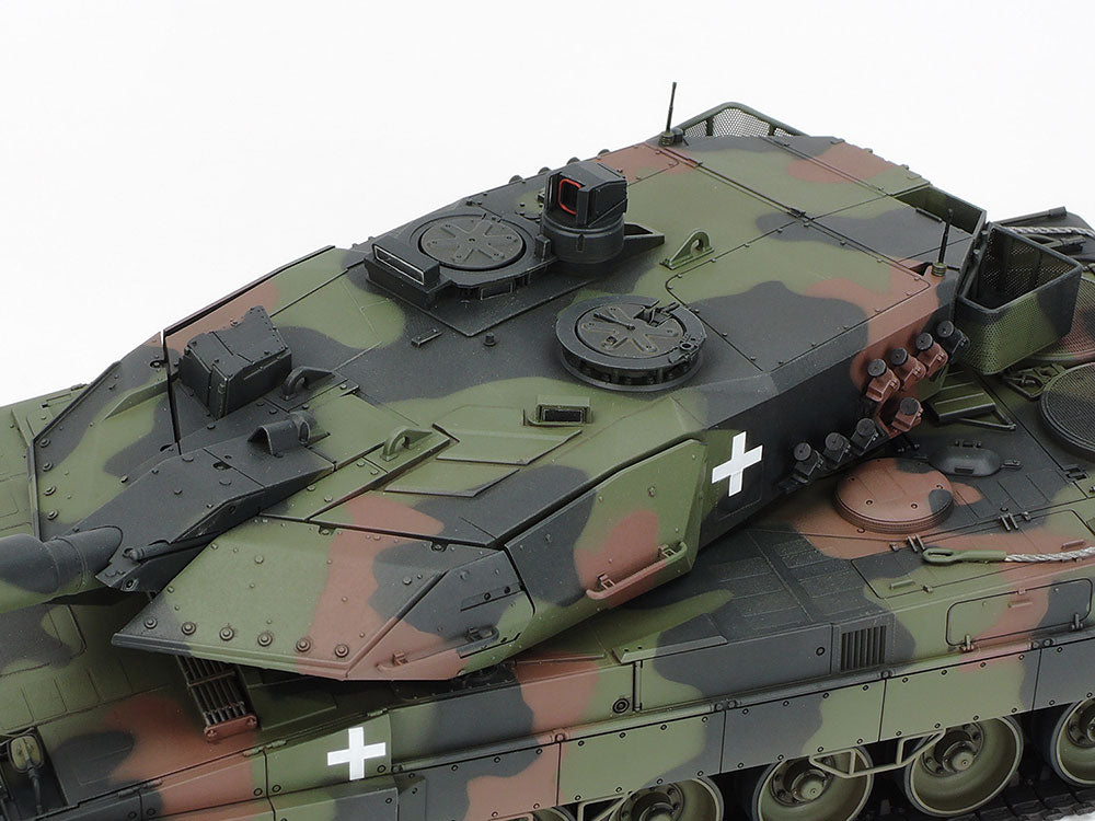 Leopard 2 A6 Tank "Ukraine" TAMIYA 1/35 plastic kit 25207