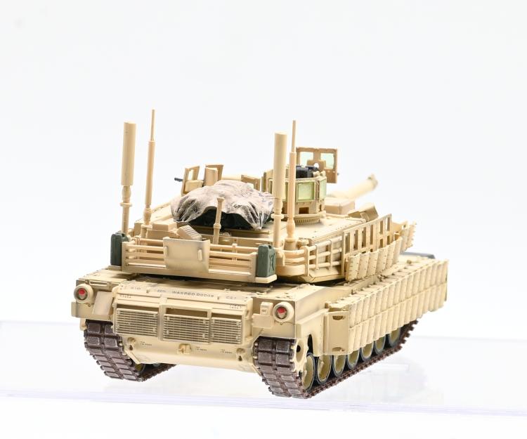 U.S. M1A2 TUSK II with figures 3R MODEL 1/72 75032A