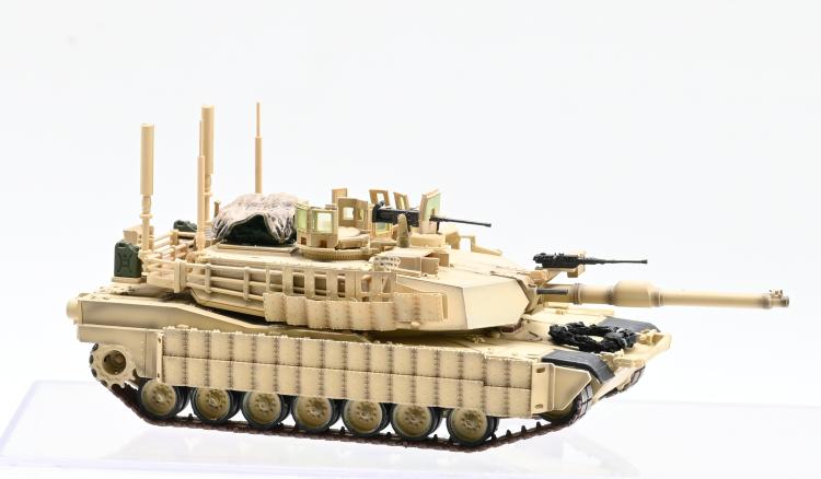U.S. M1A2 TUSK II with figures 3R MODEL 1/72 75032A