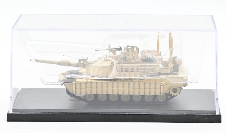 U.S. M1A2 TUSK II with figures 3R MODEL 1/72 75032A