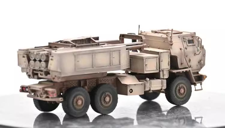 M142 HIMARS Rocket Launcher (DESERT) 5M HOBBY 1/72 72130B