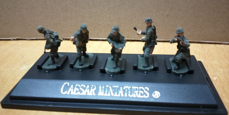 WWII German Soldier Set (5 figures) CAESAR MINIATURES 1:72 painted figures P803