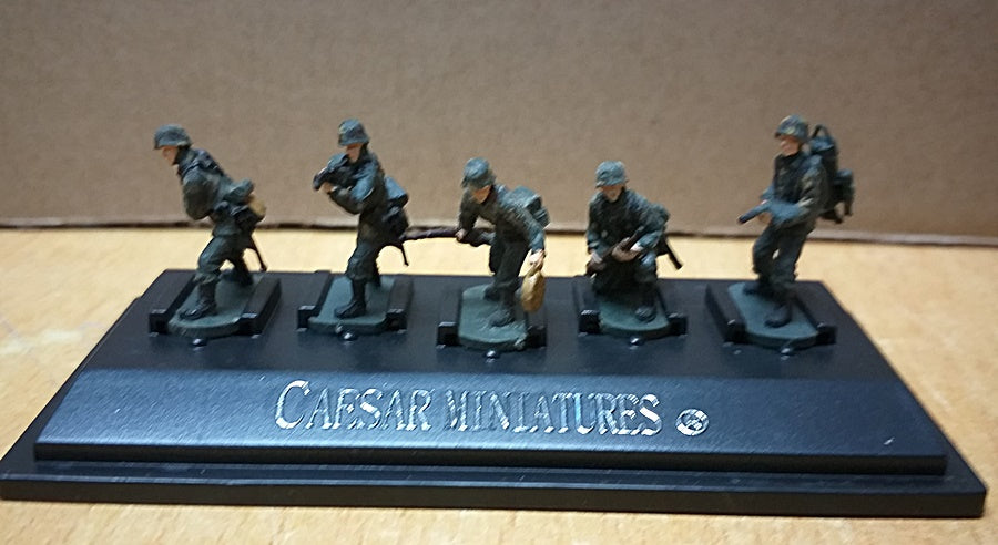 WWII German Soldier Set (5 figures) CAESAR MINIATURES 1:72 painted figures P807