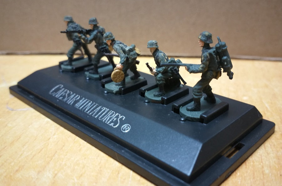 WWII German Soldier Set (5 figures) CAESAR MINIATURES 1:72 painted figures P807
