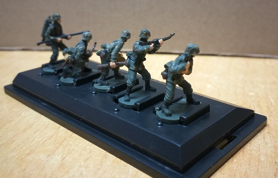 WWII German Soldier Set (5 figures) CAESAR MINIATURES 1:72 painted figures P807
