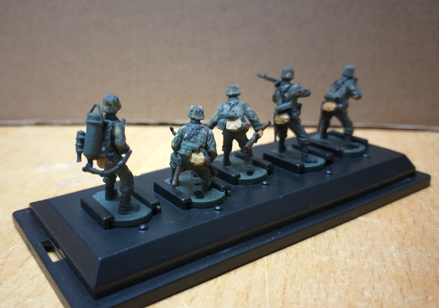 WWII German Soldier Set (5 figures) CAESAR MINIATURES 1:72 painted figures P807