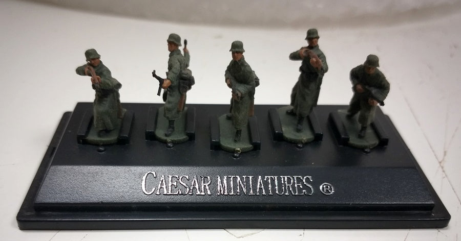 Modern Soldier Set (5 figures) CAESAR MINIATURES 1:72 painted figures P808