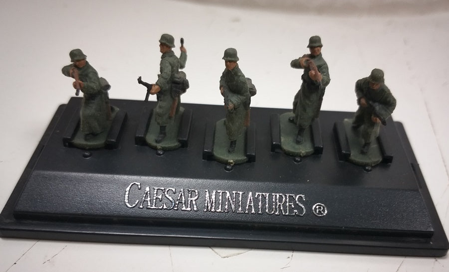 Modern Soldier Set (5 figures) CAESAR MINIATURES 1:72 painted figures P808