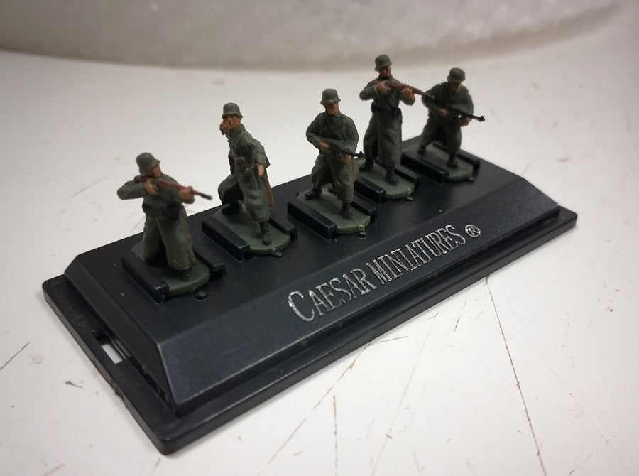 Modern Soldier Set (5 figures) CAESAR MINIATURES 1:72 painted figures P808