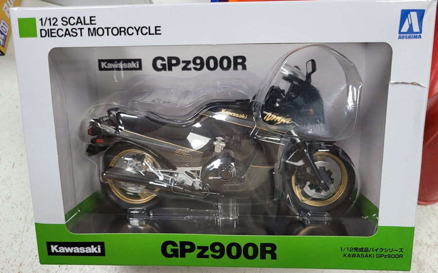 Kawasaki GPZ900R NINJA (black) AOSHIMA 1/12 109229