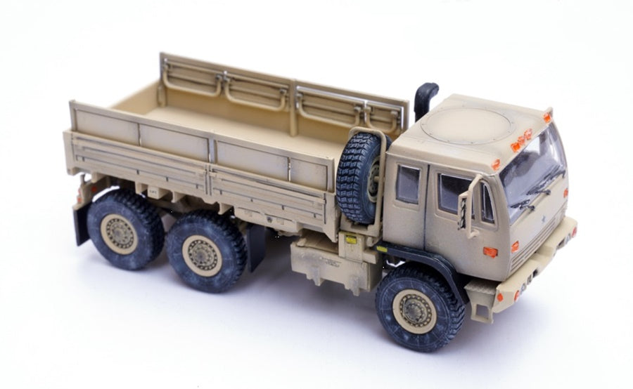 US M1083 Medium Tactical Vehicle – Desert Camouflage PANZERKAMPF 1:72 12218PB
