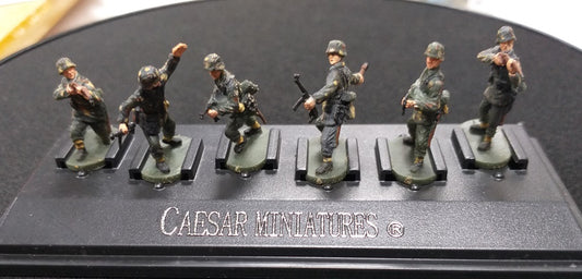WWII German Soldier Set (6 figures) CAESAR MINIATURES 1:72 painted figures P801