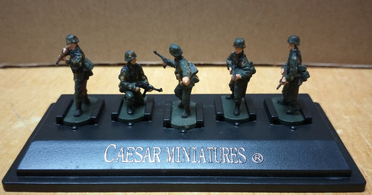 WWII German Soldier Set (5 figures) CAESAR MINIATURES 1:72 painted figures P802