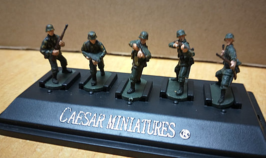 WWII German Soldier Set (5 figures) CAESAR MINIATURES 1:72 painted figures P804