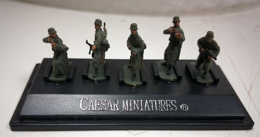 Modern Soldier Set (5 figures) CAESAR MINIATURES 1:72 painted figures P808