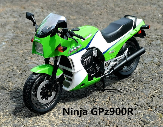 Kawasaki GPZ900R NINJA (green) AOSHIMA 1/12 109205