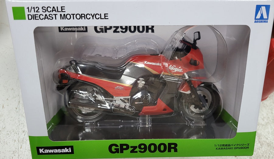 Kawasaki GPZ900R NINJA (red) AOSHIMA 1/12 109212