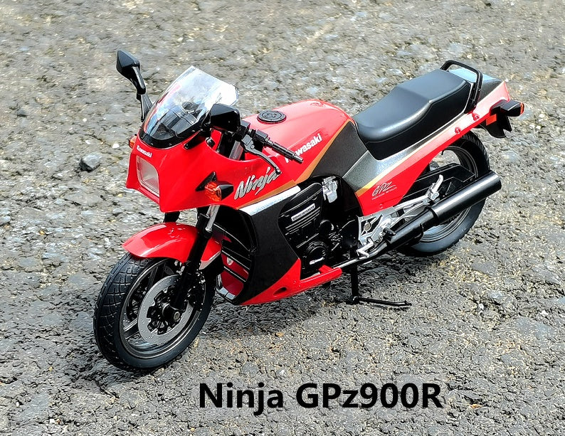 Kawasaki GPZ900R NINJA (red) AOSHIMA 1/12 109212